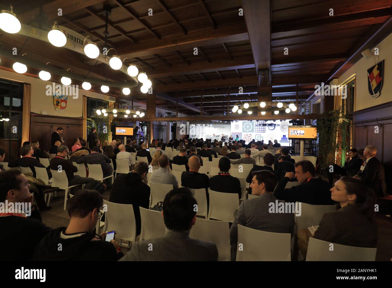München, Bayern. 19 Jan, 2020. Panel mit (L-R) Albert Wenger (Managing Partner der Union Square Ventures), Jeannette zu Fürstenberg (Mitbegründer, General Partner La Famiglia), Irina Atomico Haivas (Partner) und Carolina Brochado (Investor Softbank Vision Fonds) an der DLD-Konferenz in München 2020, große Innovation in Europa Konferenz, Alte Kongresshalle, München, Januar 18-20, 2020 Bild Allianz für DLD/Hubert Burda Media | Verwendung der weltweiten Kredit: dpa/Alamy leben Nachrichten Stockfoto
