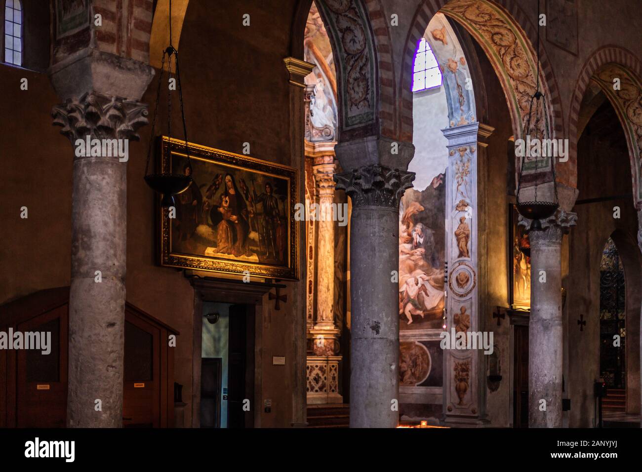 Triest, Italien - September 2019: Innenarchitektur des römisch-katholische Kathedrale "Basilika Kathedrale San Giusto martire'. Es ist gewidmet Stockfoto