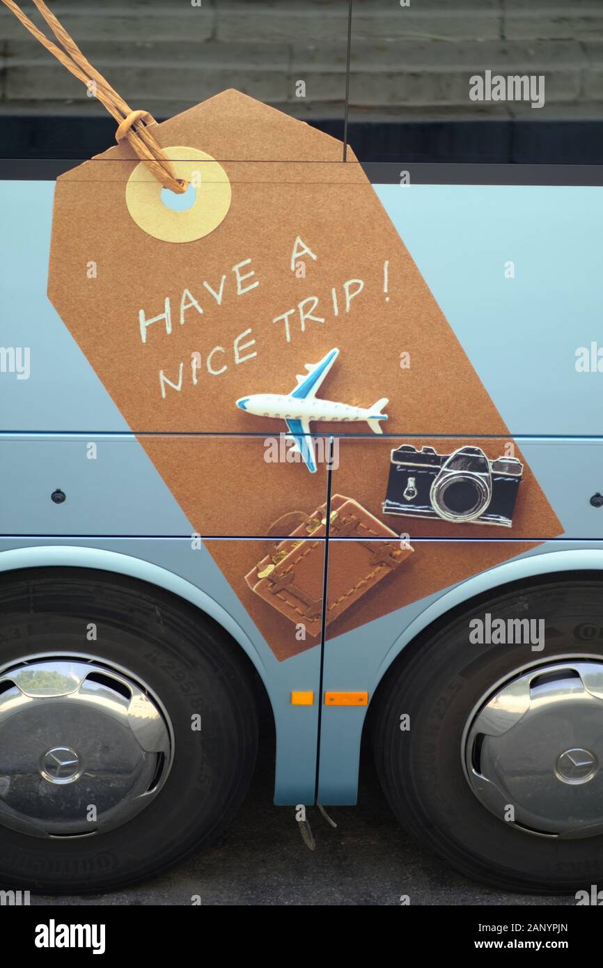 Touristische Werbung auf einer Seite eines Busses Stockfoto