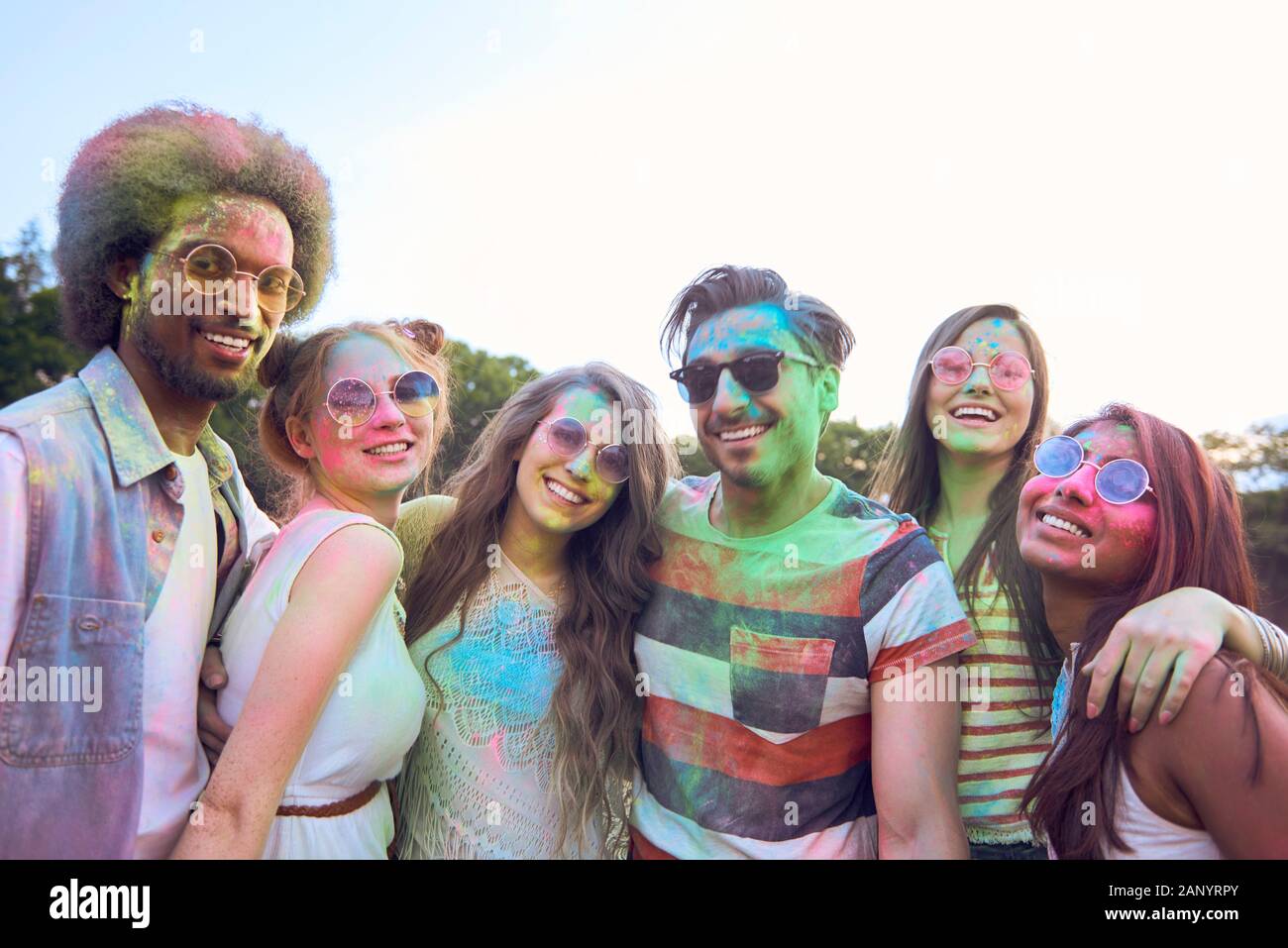 Freunde feiern Festival auf frische Luft Stockfoto