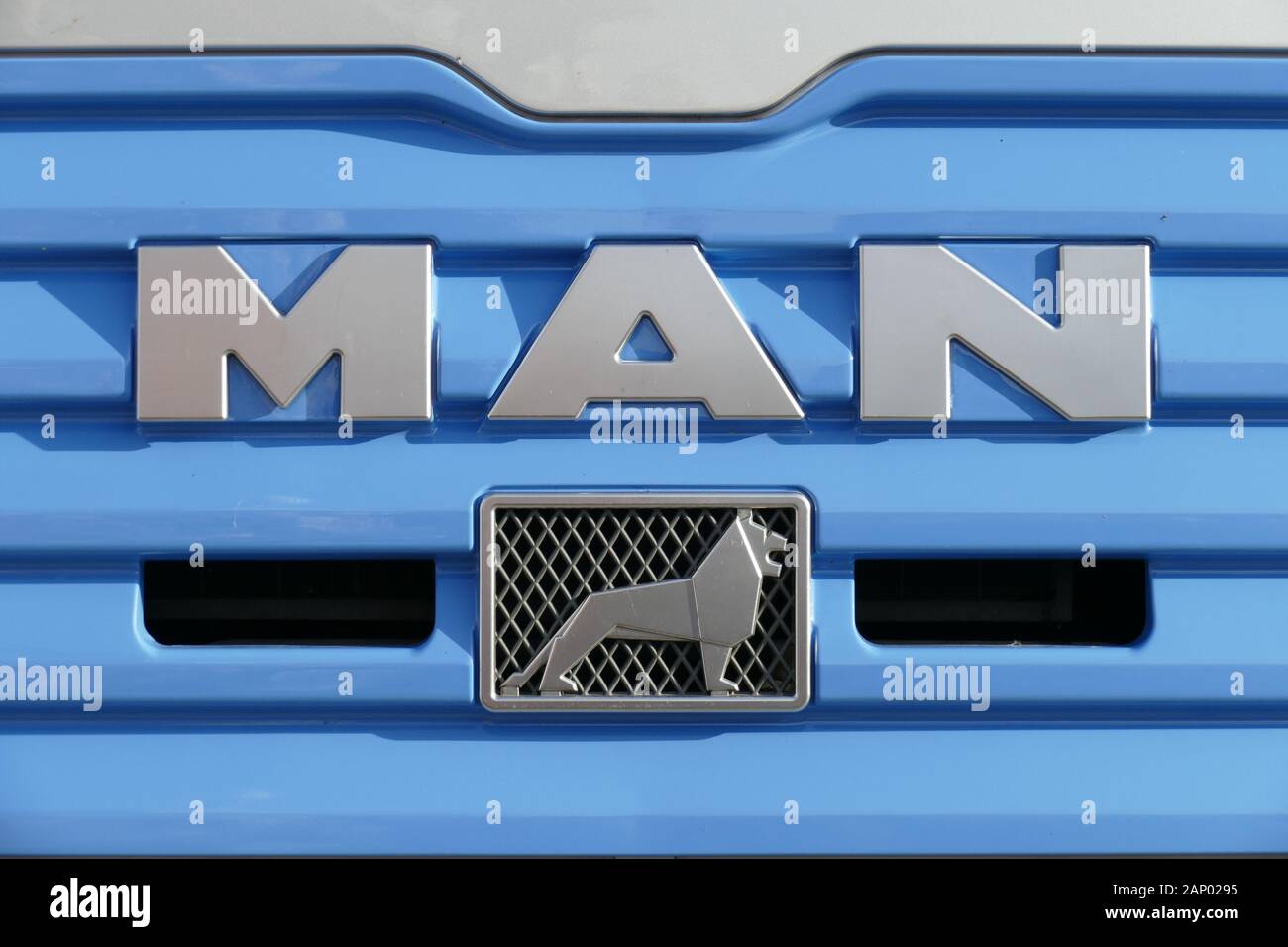 MAN Logo auf dem Grill eines Lkw, Deutschland, Europa Stockfoto