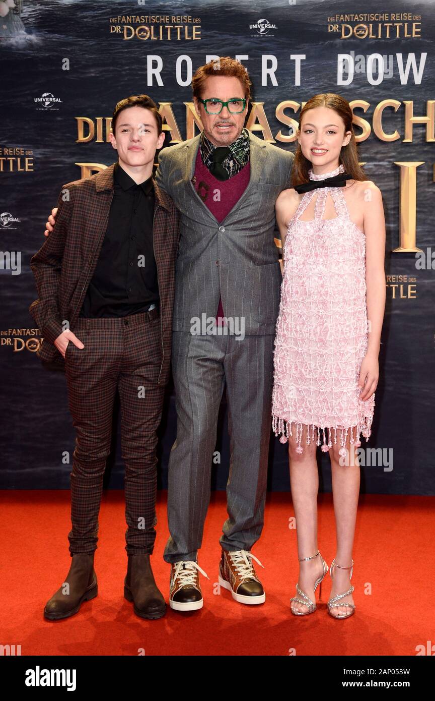 Harry Spannzange, Carmel Laniado und Robert Downey Jr. bei der Premiere des Films "Die fantastische Reise von Dr. Dolittle" im Zoo Palast. Berlin, Januar 19, 2020 | Verwendung weltweit Stockfoto