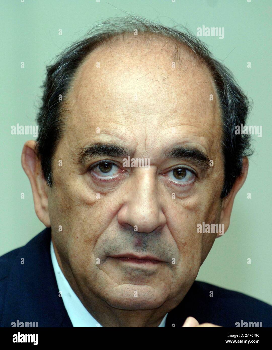 Alain J P Belda von Alcoa mit Xiao Yaqing aus der Aluminium Corporation of China auf einer Pressekonferenz in London nach einem $ 14 Milliarden Angebot durch Aluminium Corporation of China, oder Chinalco und Aluminium Corporation of America, Alcoa, zu 12 Prozent von Rio Tinto's London Aktien erwerben die Voraussetzungen für einen erbitterten Kampf um die Kontrolle über die Firma. Stockfoto