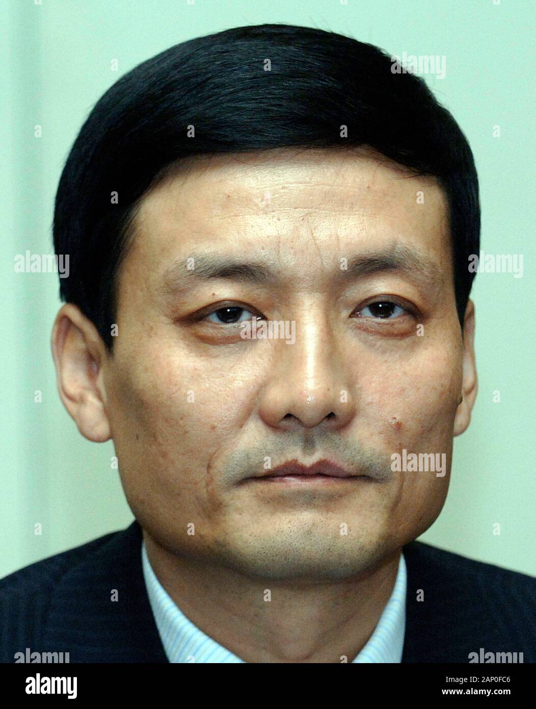 Xiao Yaqing aus der Aluminium Corporation of China und Alain J P Belda von Alcoa auf einer Pressekonferenz in London nach einem $ 14 Milliarden Angebot durch Aluminium Corporation of China, oder Chinalco und Aluminium Corporation of America, Alcoa, zu 12 Prozent von Rio Tinto's London Aktien erwerben die Voraussetzungen für einen erbitterten Kampf um die Kontrolle über die Firma. Stockfoto