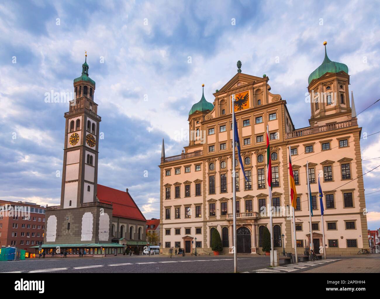 Augsburger Stadtbild mit Perlach Turm (perlachturm) und Rathaus