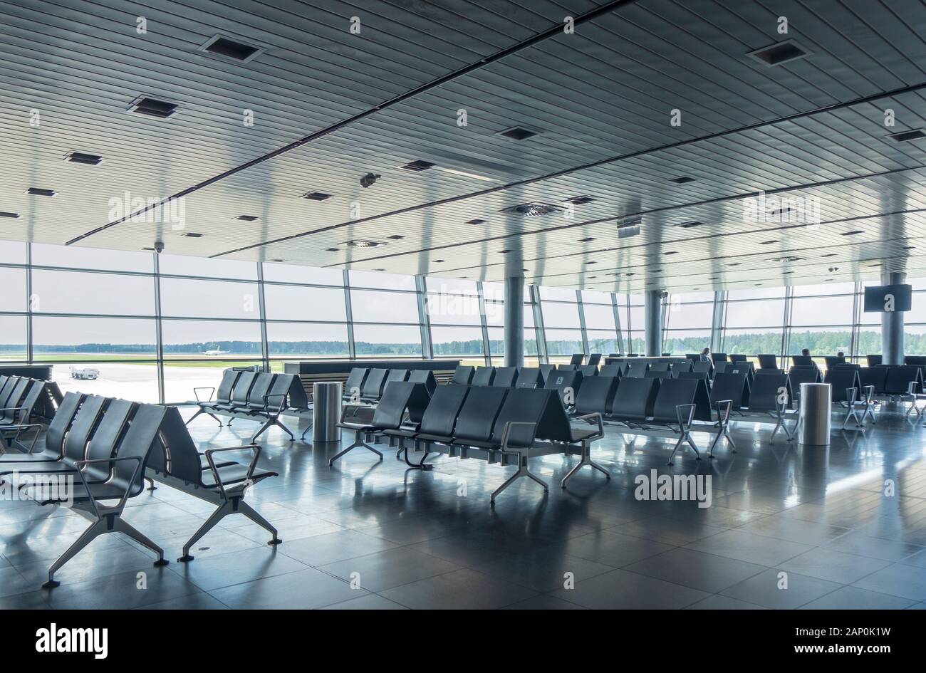 Wartehalle im Flughafen mit leeren Sessel. Stockfoto