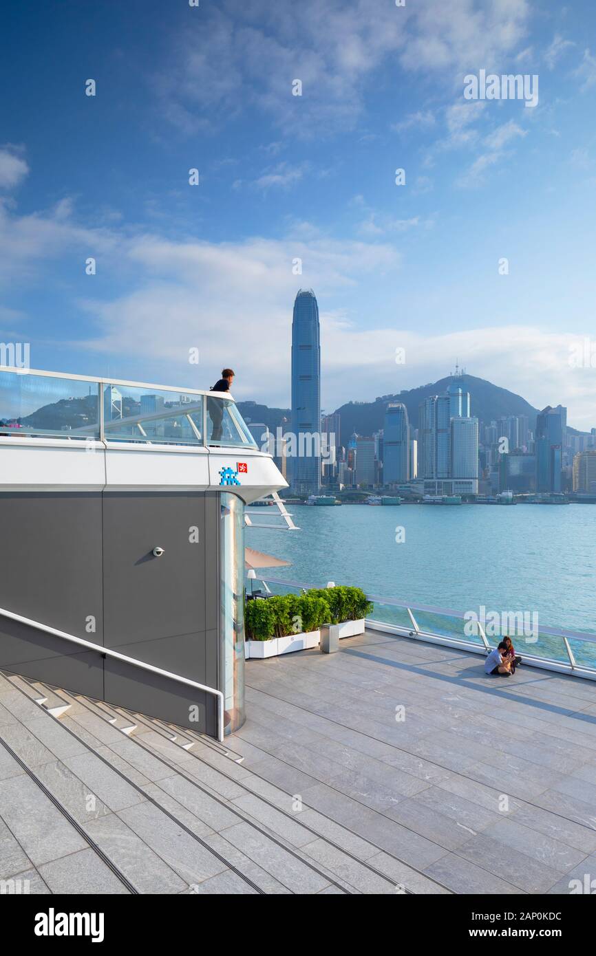 Skyline von Hong Kong Island vom Ocean Terminal Deck, Kowloon, Hongkong Stockfoto