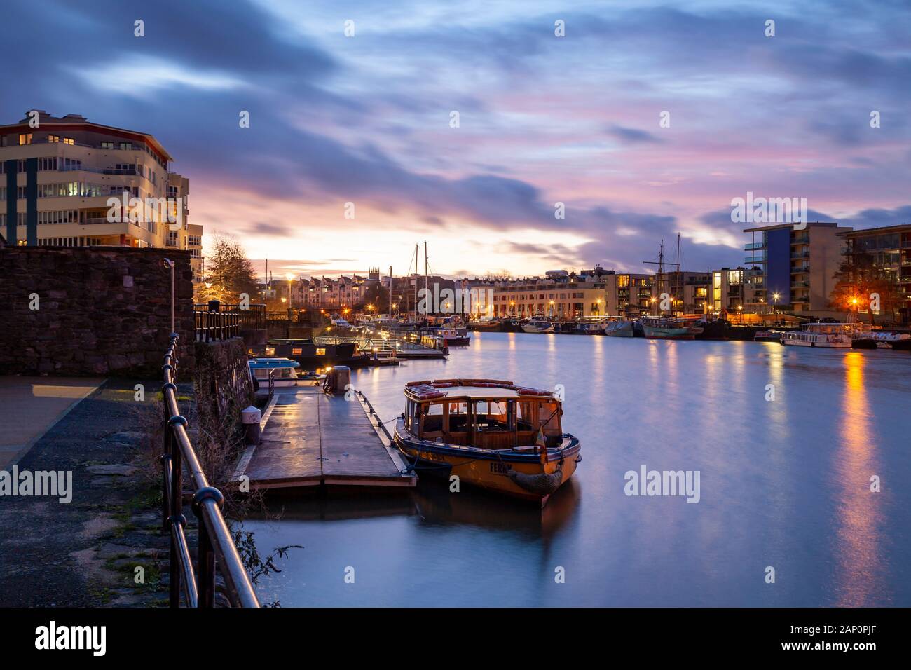 Dämmerung am Hafen von Bristol, England. Stockfoto