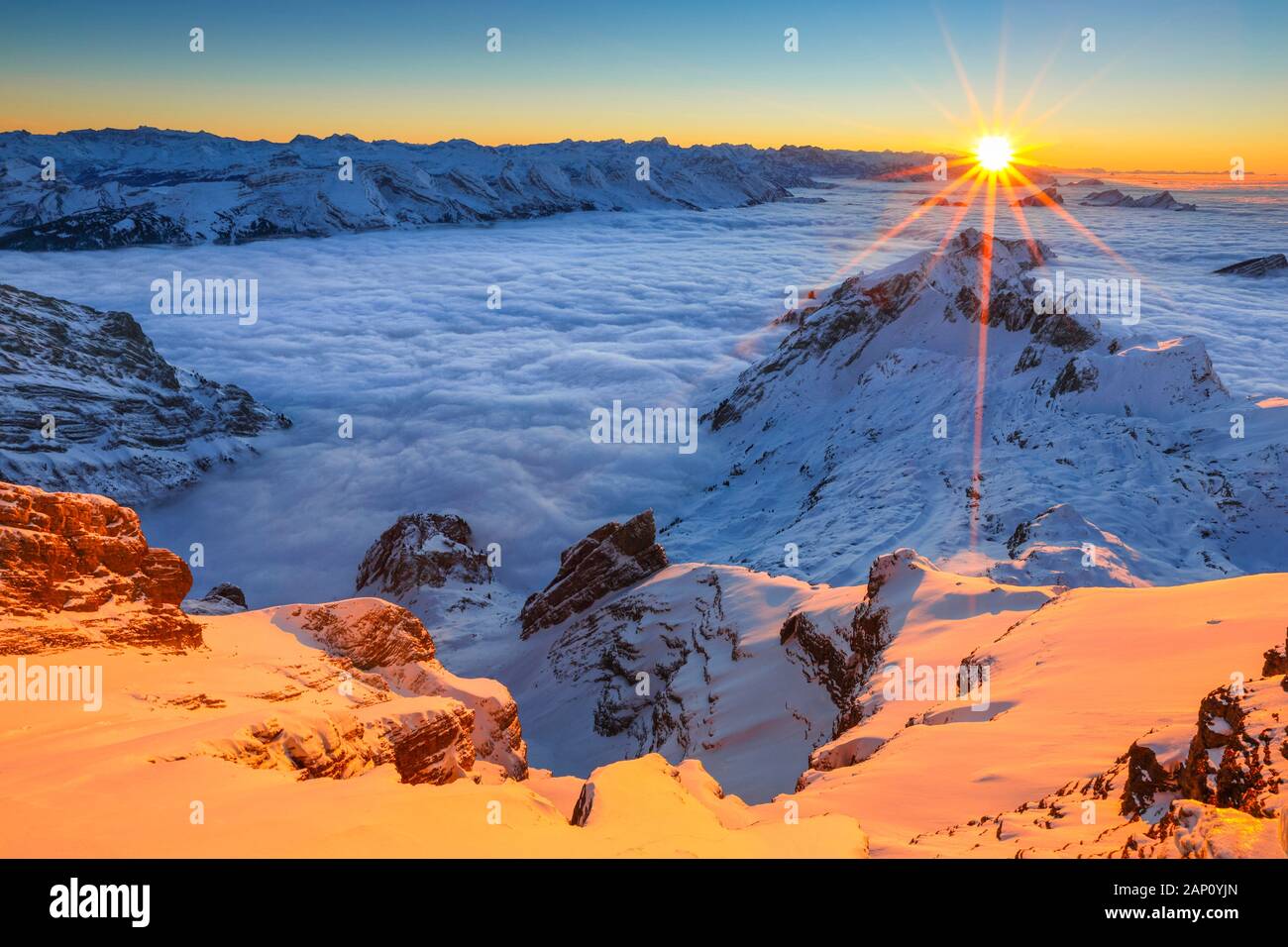 Blick vom Berg Saentis (2502 m), dem höchsten Berg des Alpsteinmassivs. Appenzell, Schweiz Stockfoto