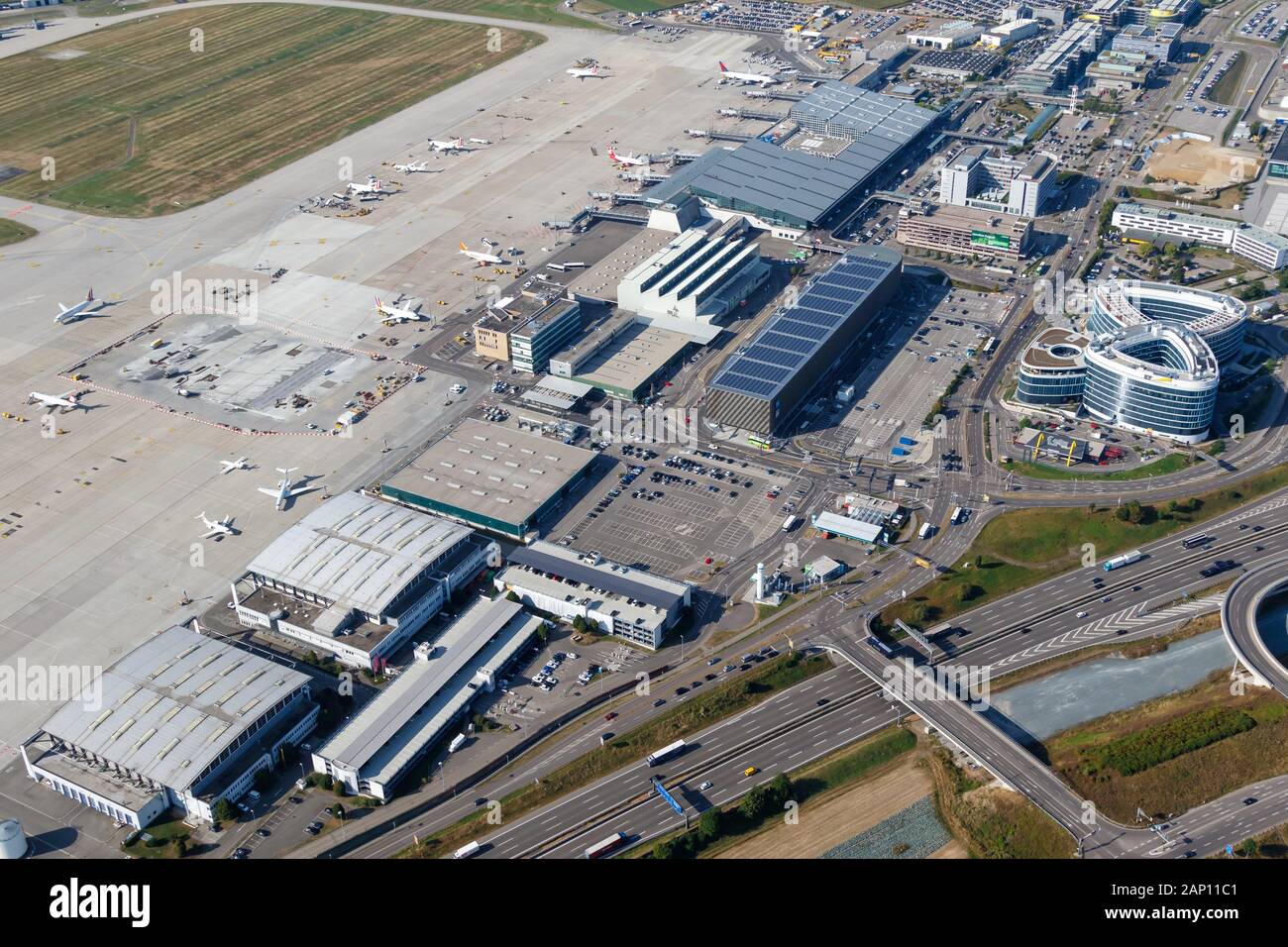 Stuttgart, Deutschland - 2. September 2016: Luftbild vom Flughafen Stuttgart (STR) in Deutschland. | Verwendung weltweit Stockfoto