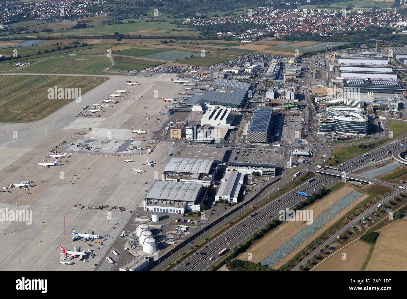 Stuttgart, Deutschland - 2. September 2016: Luftbild vom Flughafen Stuttgart (STR) in Deutschland. | Verwendung weltweit Stockfoto