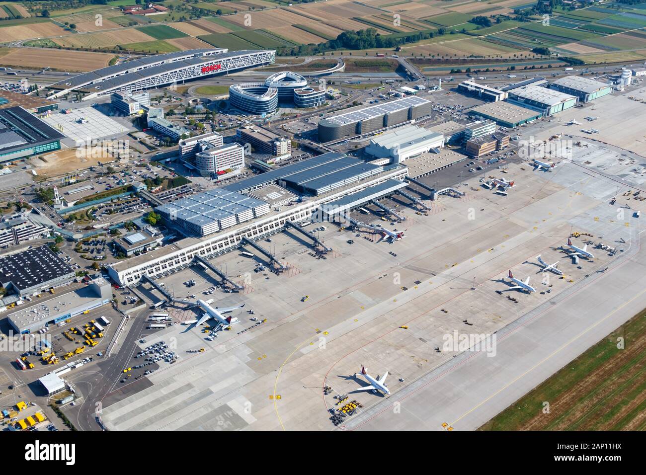 Stuttgart, Deutschland - 2. September 2016: Luftbild vom Flughafen Stuttgart (STR) in Deutschland. | Verwendung weltweit Stockfoto