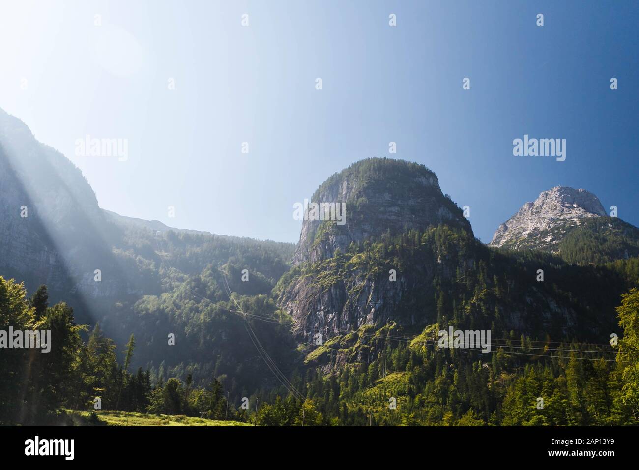 Blick auf den Dachsteinberg in Obertraun Österreich im Morgengrauen. Stockfoto