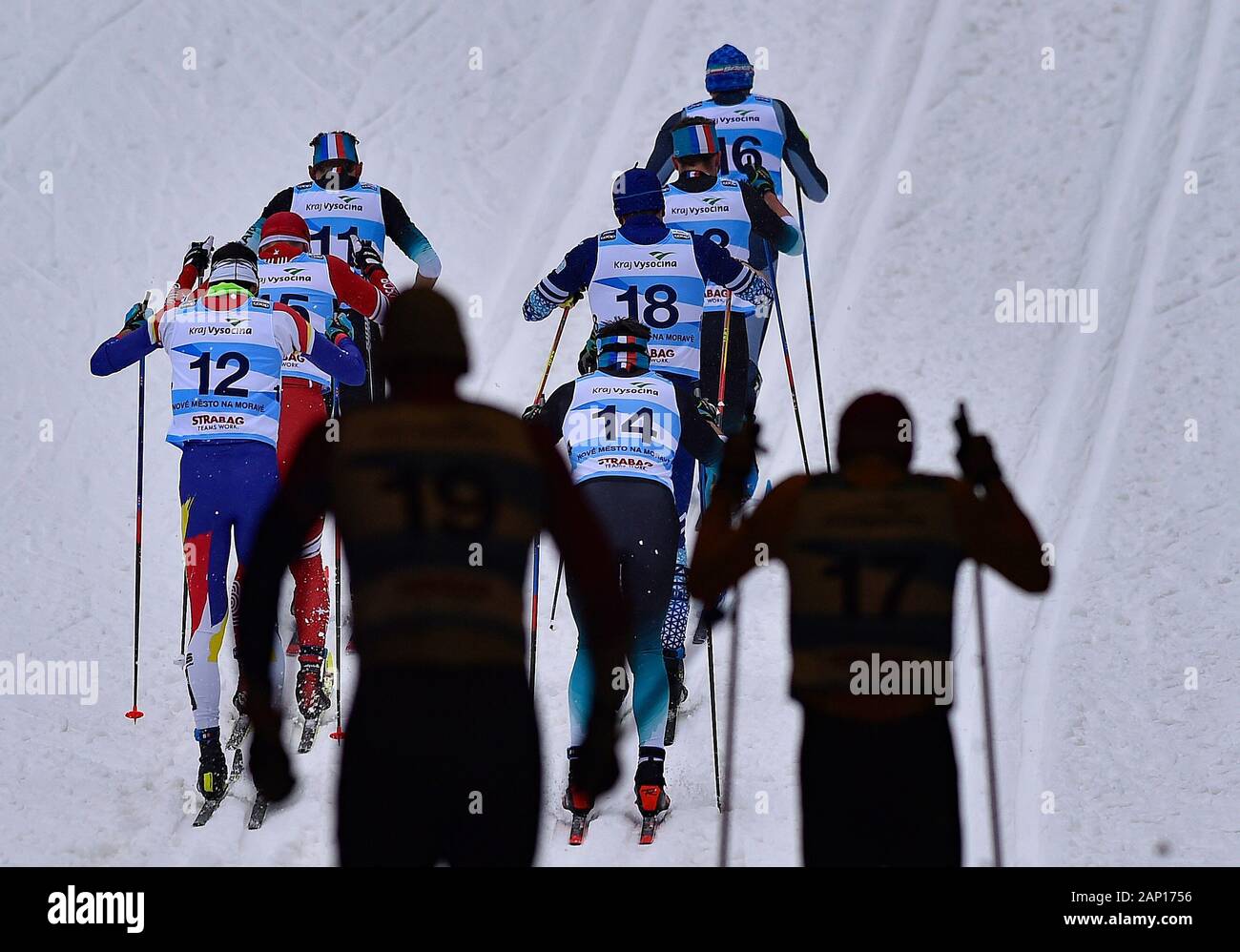 Skifahrer konkurriert während der Männer 15 km im klassischen Stil innerhalb der FIS Langlauf Weltcup in Nové Město na Moravě, Tschechien, am 19. Januar 2020. (CTK Photo/Libor Plihal) Stockfoto
