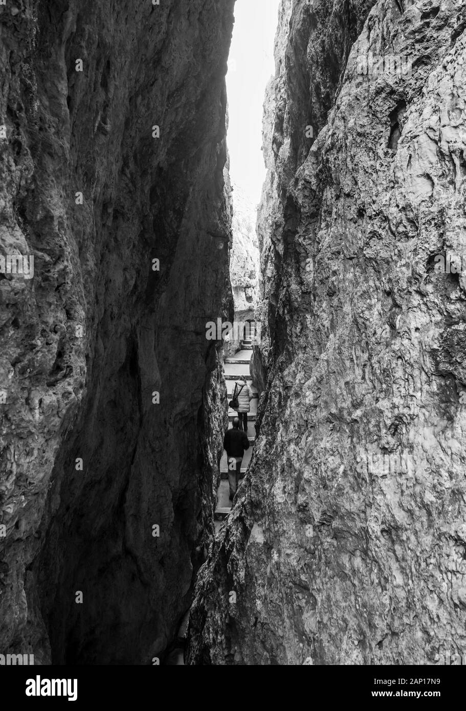 Gaeta (Italien) - Die kleine Hafenstadt am Meer, Provinz Latina, mit 'Montagna Spaccata 'broken Berg und "Grotta del Turco" Höhle Stockfoto