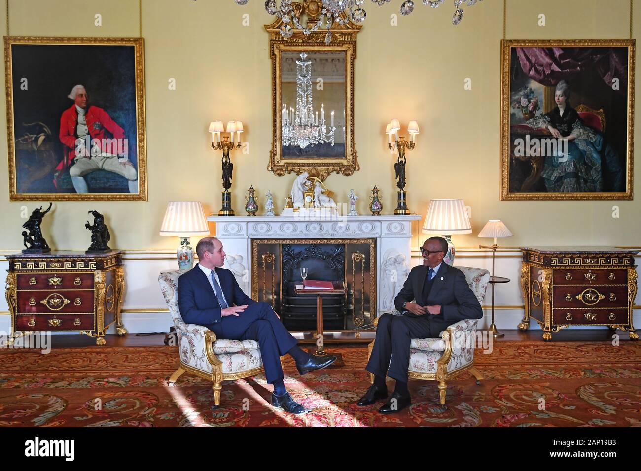 Der Herzog von Cambridge Gesprächen mit dem Präsidenten von Ruanda, Paul Kagame, bei der Audienz am Buckingham Palace, London. Stockfoto