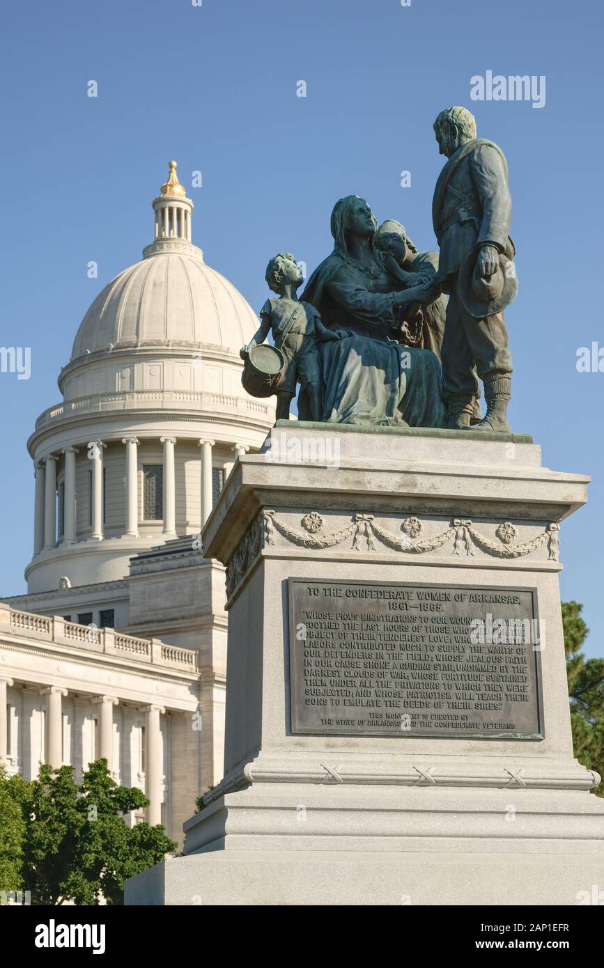 LITTLE ROCK, Arkansas, USA - 25. JULI 2019: Denkmal für die Konföderierten Frauen von Arkansas an der Arkansas State Capitol. Stockfoto