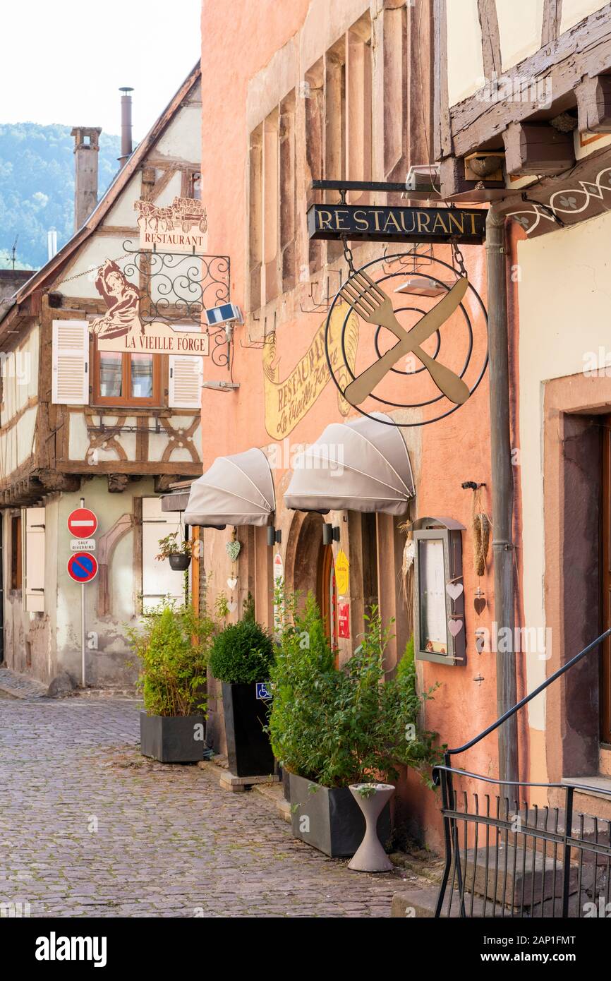 Die Alte Schmiede oder Vieille Forge Restaurant in dem hübschen Dorf Kayserberg Elsass Frankreich Stockfoto