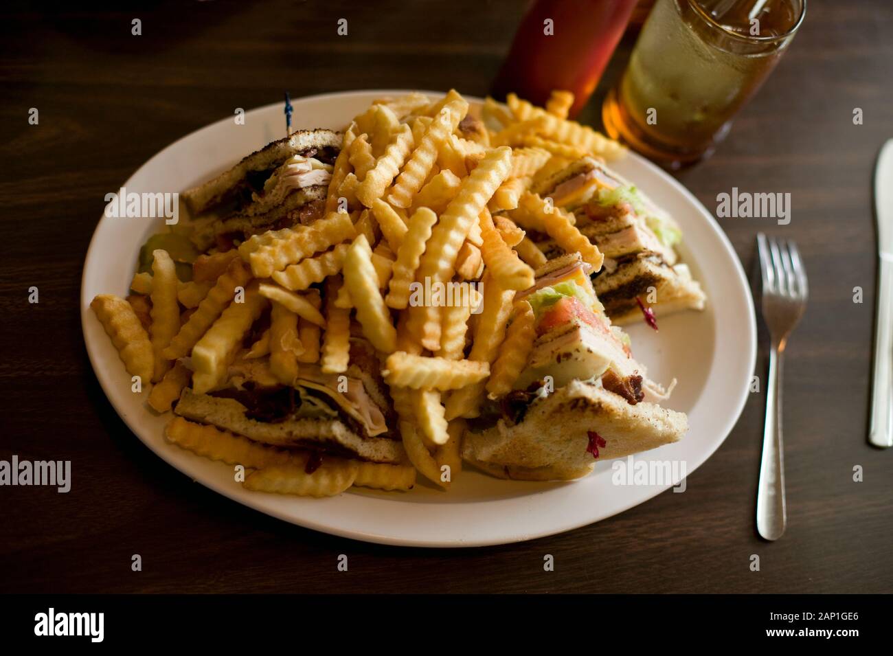 Teller mittagessen club sandwich pommes frites -Fotos und -Bildmaterial ... Teller mittagessen club sandwich pommes frites -Fotos und -Bildmaterial ...
