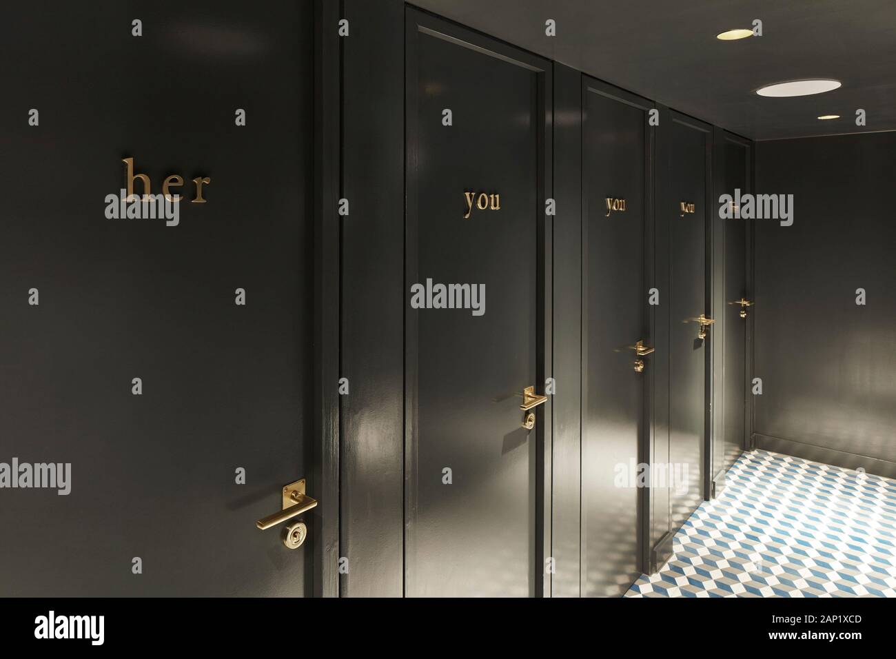 Toiletten. Kindred, London, Vereinigtes Königreich. Architekt: Studio Shaw, 2018. Stockfoto