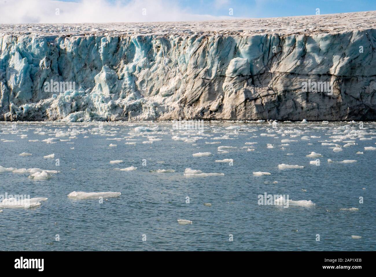 Schmelzenden Eisbergs aufgrund der globalen Erwärmung im südlichen Atlantik, Antarktis Stockfoto