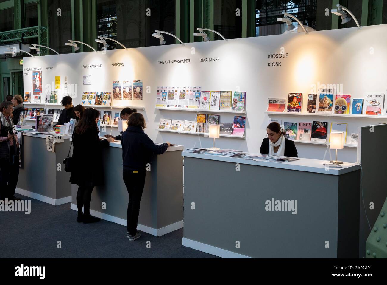 Verkaufstand beim Pressebesuch der Fotokunstmesse PARIS FOTO' im Grand Palais. Paris, 10.11.2019 Stockfoto