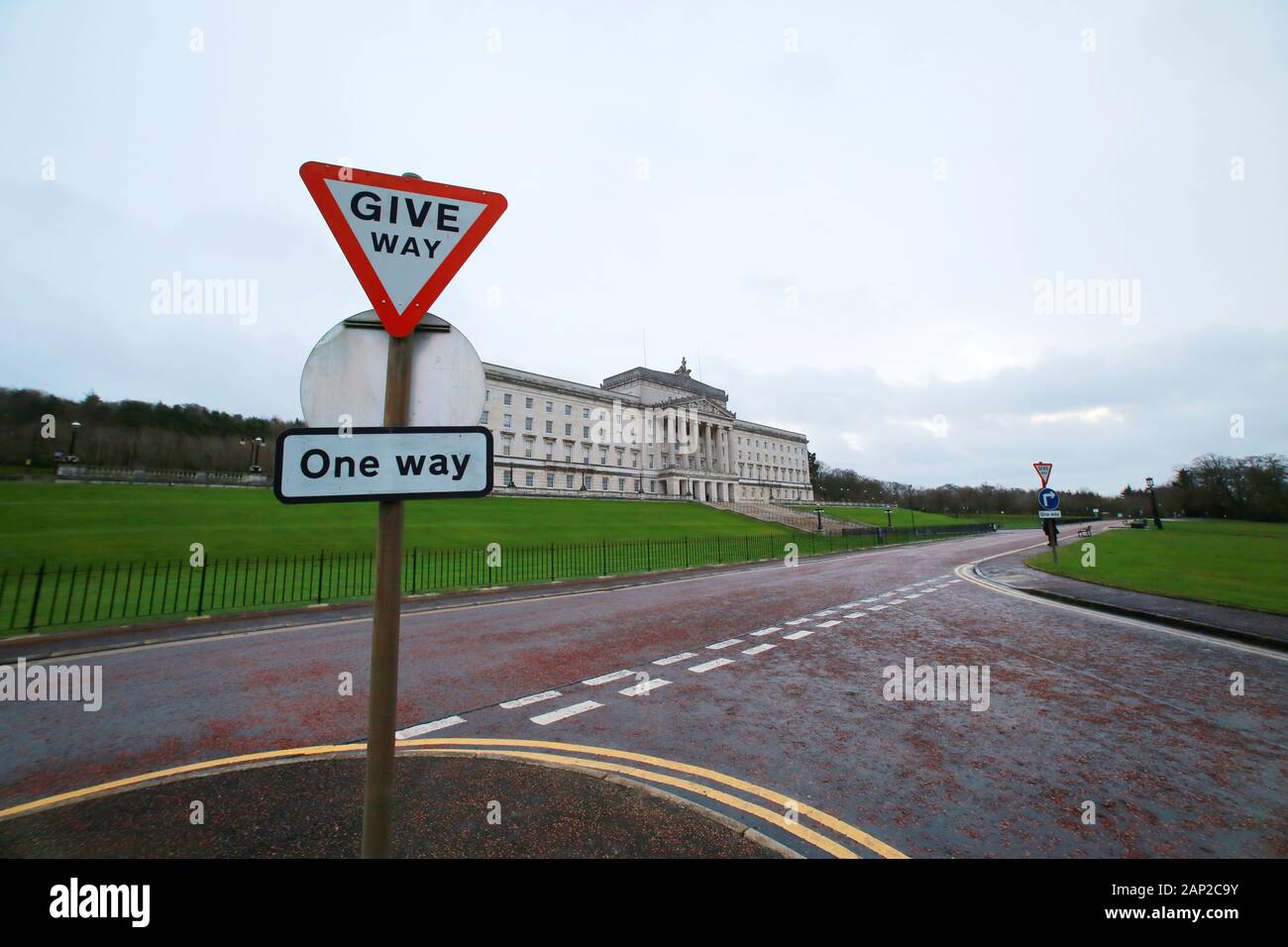 Die Gebäude des Parlaments in Stormont sind dargestellt in Belfast am 14. Januar 2020. Parlament Gebäude, oft als Stormont wegen seiner Lage in der Gegend von Belfast Stormont Estate, ist der Sitz der Nordirischen Versammlung, die Dezentralisierung der Gesetzgebung für die Region. Die Exekutive oder Regierung ist in Stormont Castle. Foto/Paul McErlane (www.paulmcerlane.net) Stockfoto