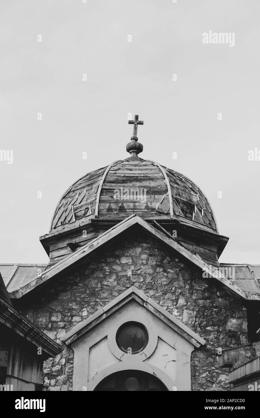 Kuppel einer Kapelle auf einem Friedhof Stockfoto