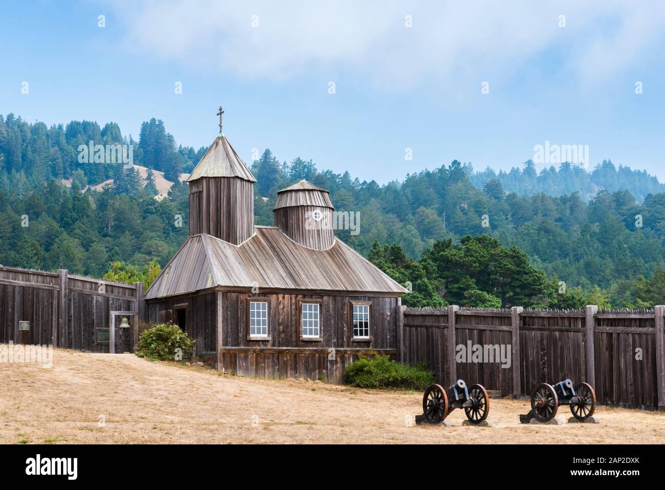 Außenansicht der russisch-orthodoxen Kirche im Fort Ross State Historic Park an der kalifornischen Küste des Sonoma County Stockfoto