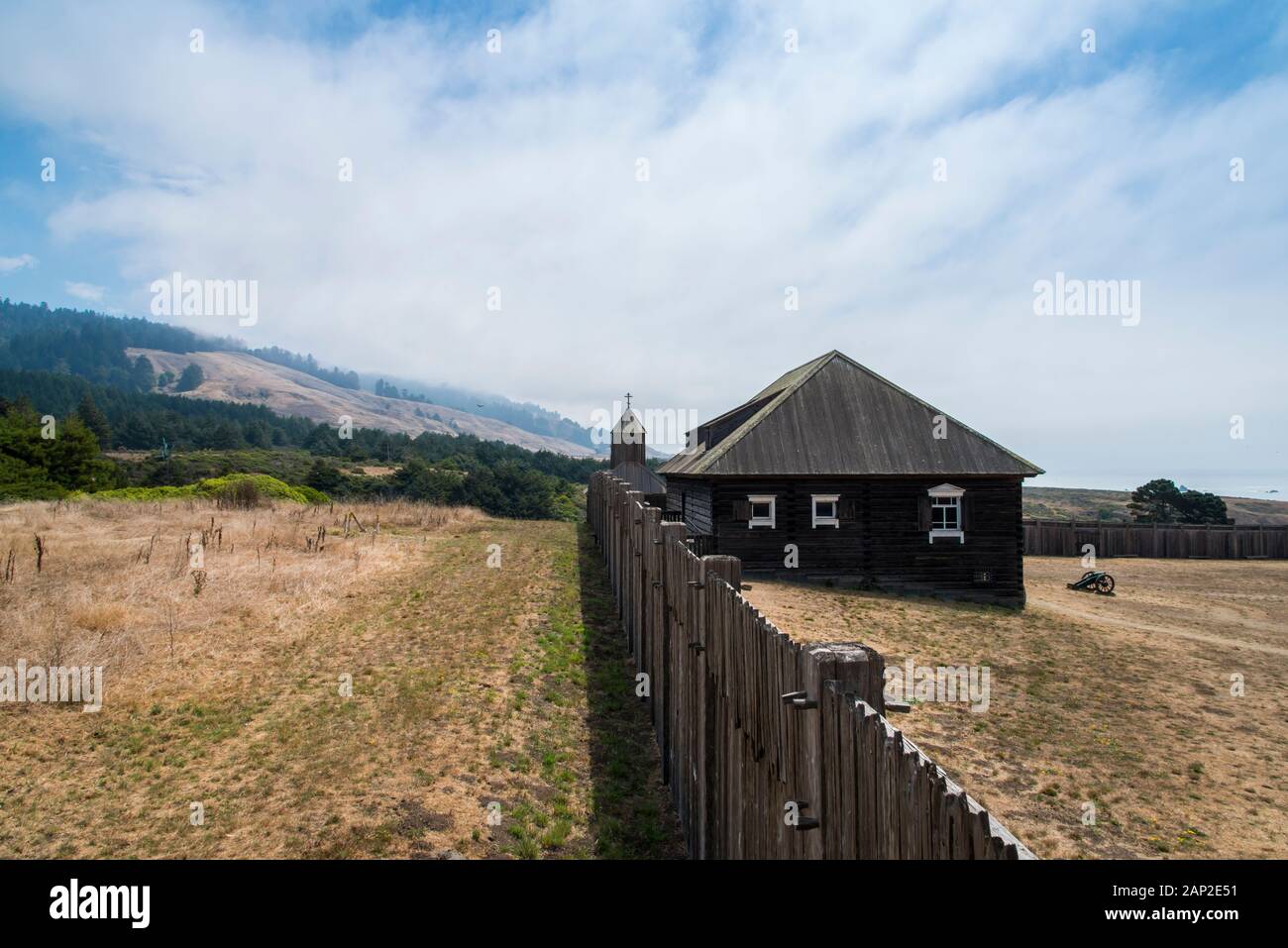 Holzwand und Strukturen des Fort Ross State Historic Park an der Küste des Sonoma County in Kalifornien Stockfoto