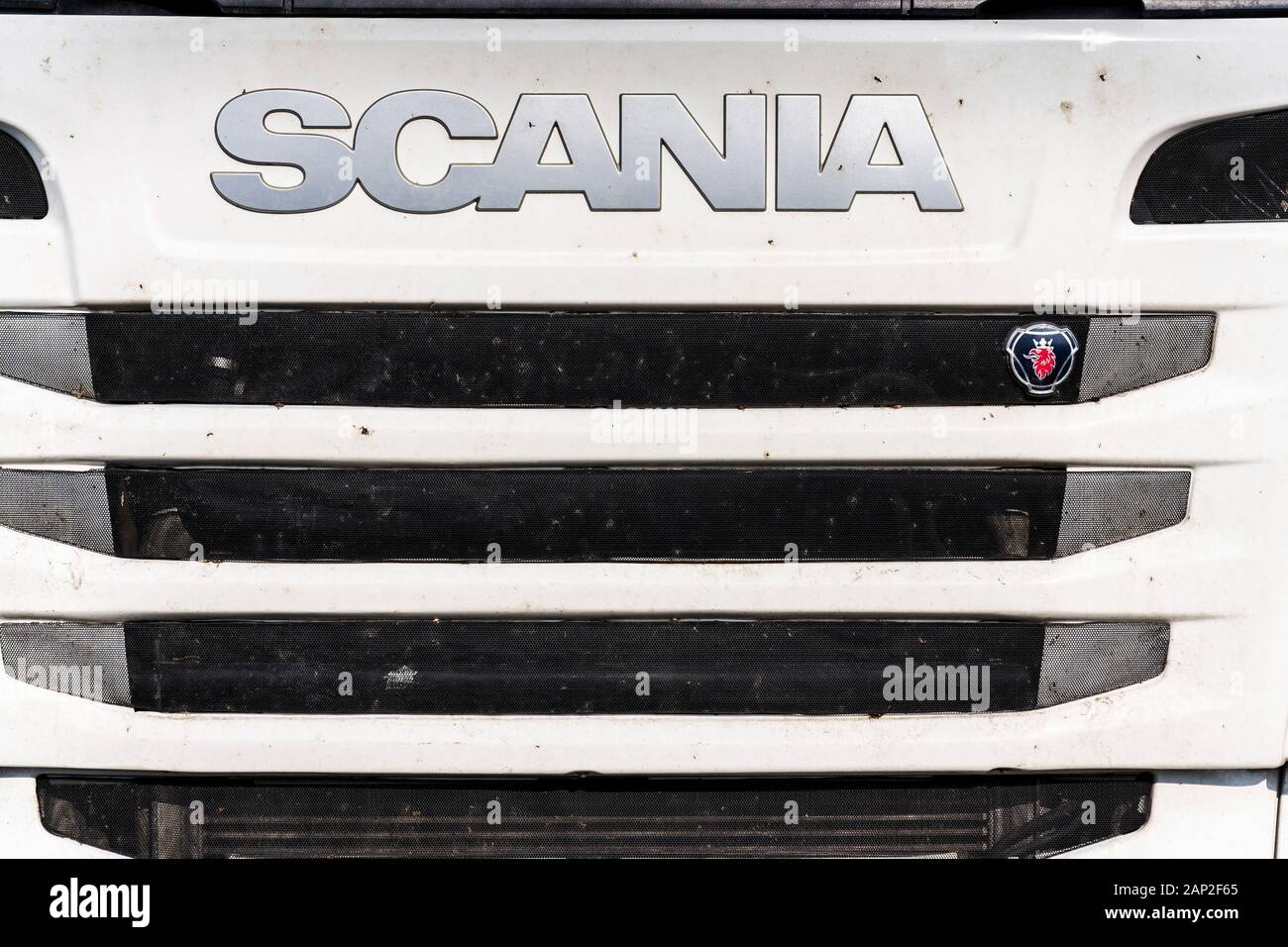 Prag, tschechische Republik - 25. MÄRZ 2018: Scania AB heavy duty truck Auto Kühlergrill am 25. März 2018 in Prag, Tschechische Republik. Stockfoto