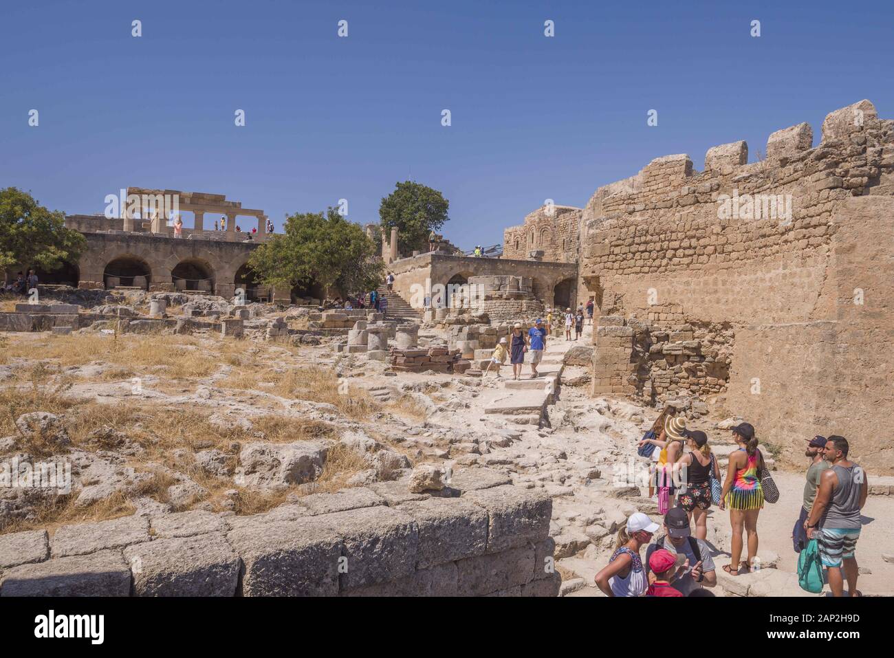 Lindos, Rhodos, Griechenland. 8 Aug, 2018. Akropolis von Lindos, Rhodos, Griechenland. Credit: Andrey Nekrasov/ZUMA Draht/Alamy leben Nachrichten Stockfoto