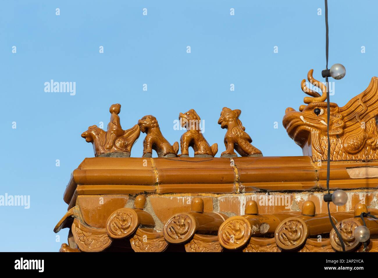 Chinesische arch Detail der geschnitzten Tiere und Drachen, Nelson Street, Liverpool Stockfoto