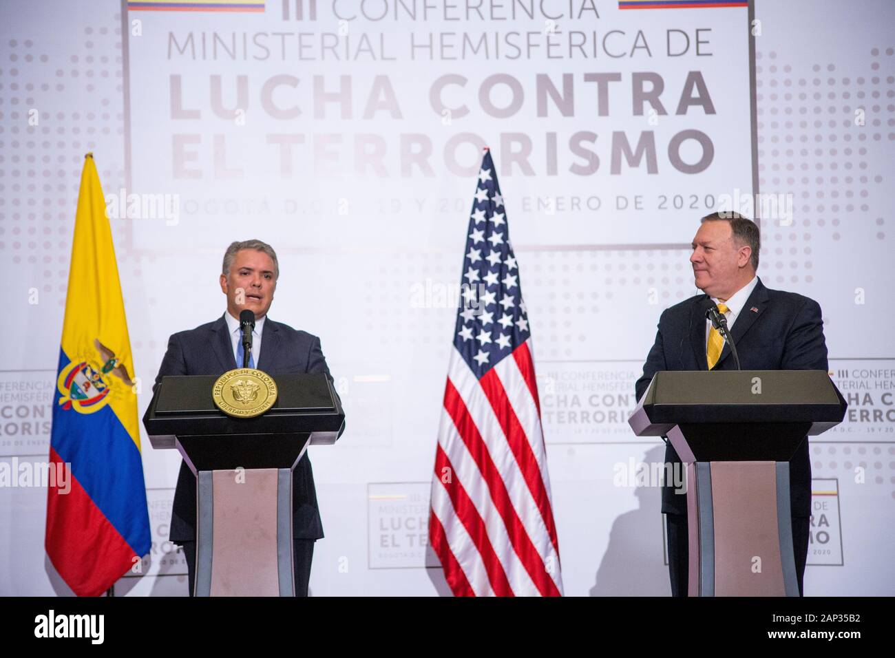 Der kolumbianische Präsident Ivan Duque, Links, und US-Staatssekretär Mike Pompeo Öffnen einer regionalen Anti-terror-Konferenz in der Polizeiakademie in Bogot Stockfoto