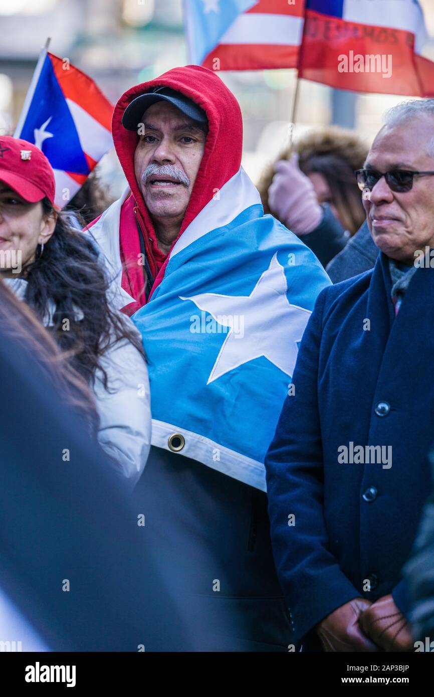 Aktivisten aus der Puerto-ricanischen Diaspora hielten in Lower Manhattan eine Demonstration ab, in der sie forderten, alle Katastrophenhilfsmittel nach Puerto Rico freizugeben. Stockfoto