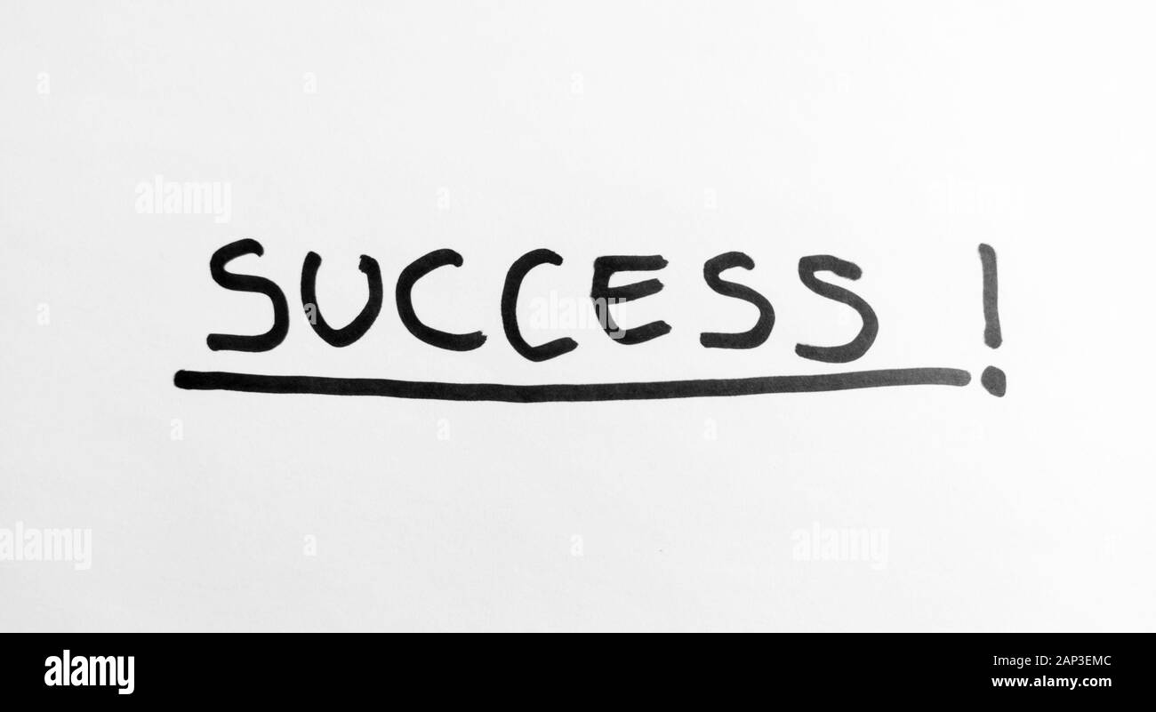 Hand Wörter - Erfolg - mit schwarzem Marker auf weißem Papier Stockfoto