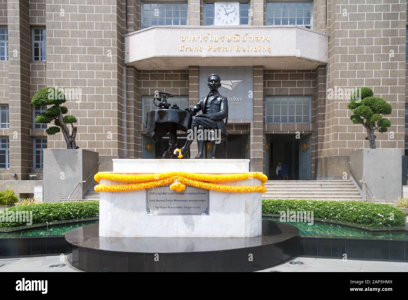 Bangkok, Thailand - 28. September 2019: Statue von Feldmarschall Prinzen Bhanurangsi Savangwongse außerhalb des Grand Post Gebäude auf Charoen Krung ro Stockfoto