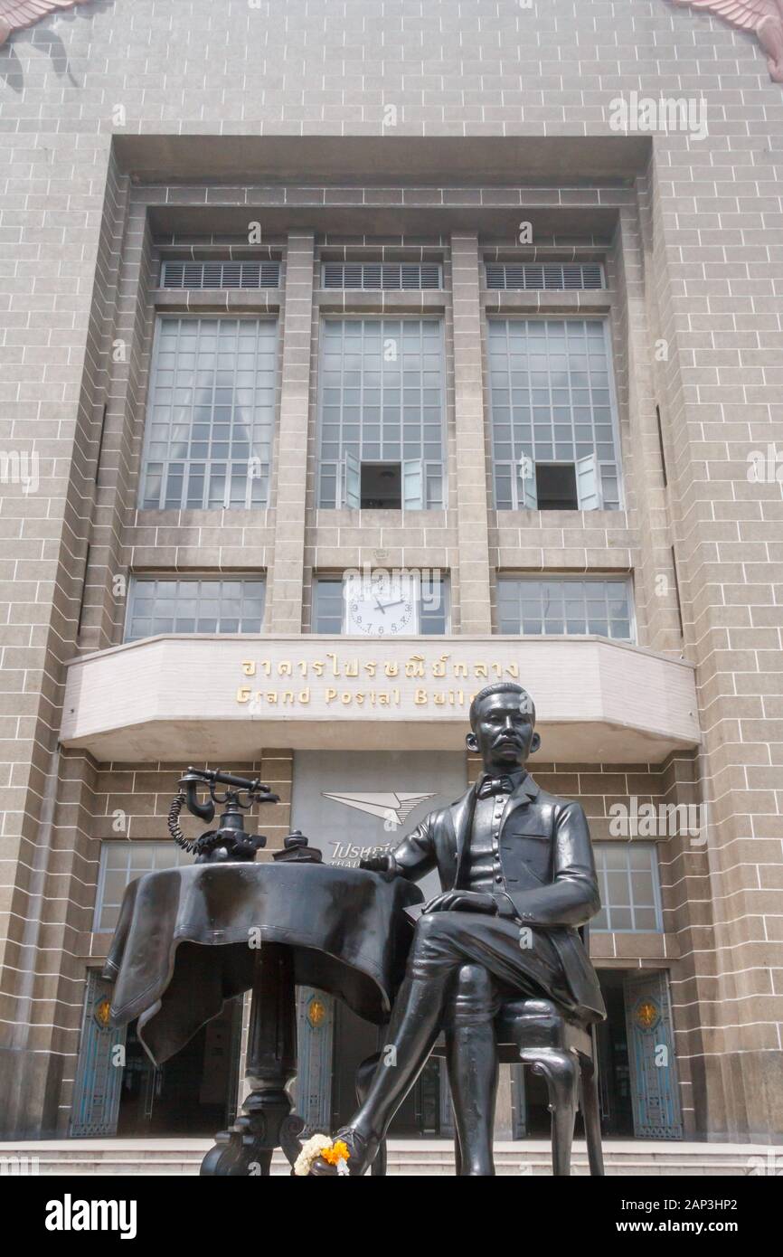 Bangkok, Thailand - 28. September 2019: Statue von Feldmarschall Prinzen Bhanurangsi Savangwongse außerhalb des Grand Post Gebäude auf Charoen Krung ro Stockfoto