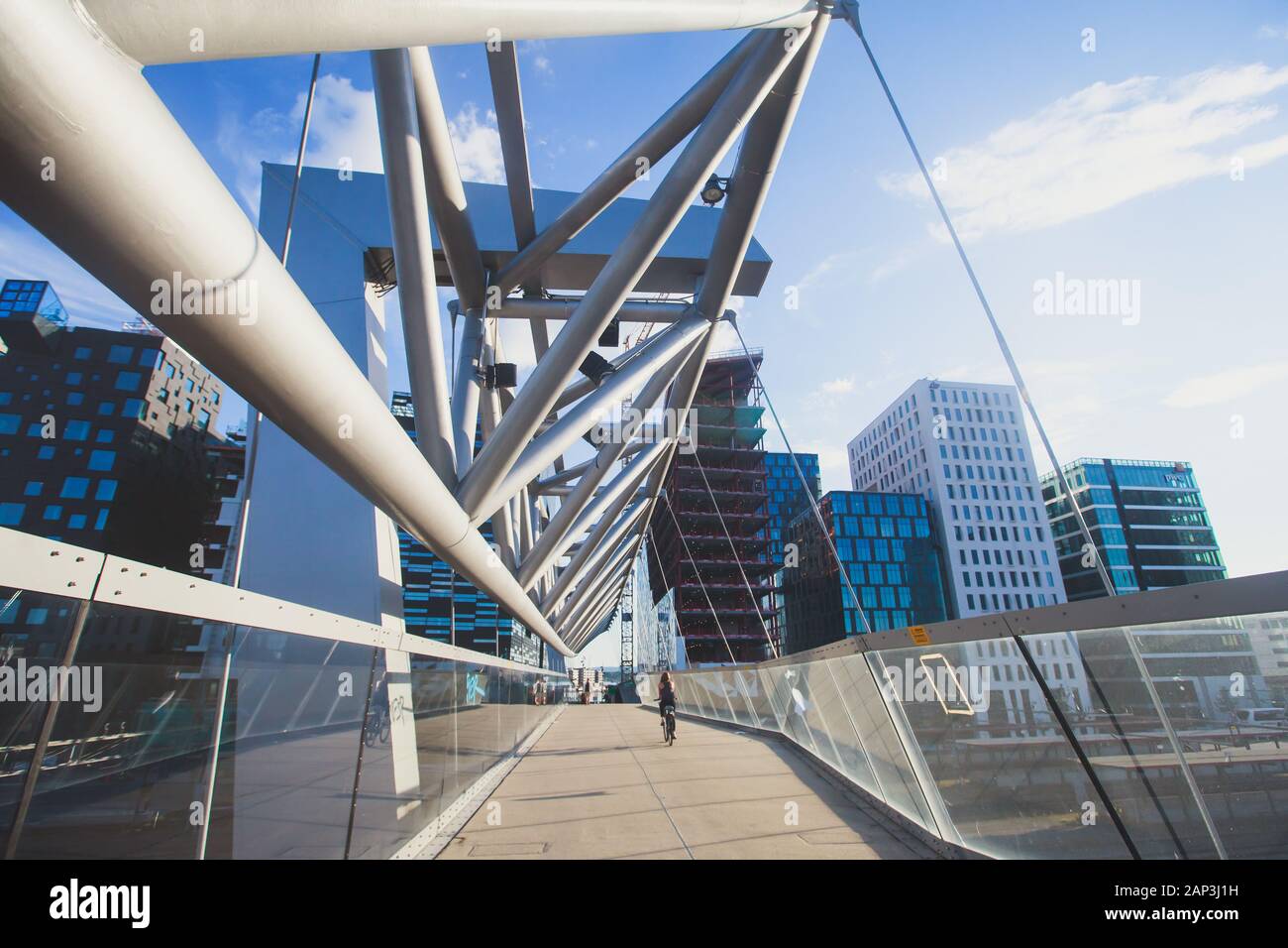 Blick auf die Stadt Oslo, der Hauptstadt Norwegens, mit Sentrum Borough, neuen Stadtteil und Hafen, Blick von der Oper Oslo, Norwegen Stockfoto