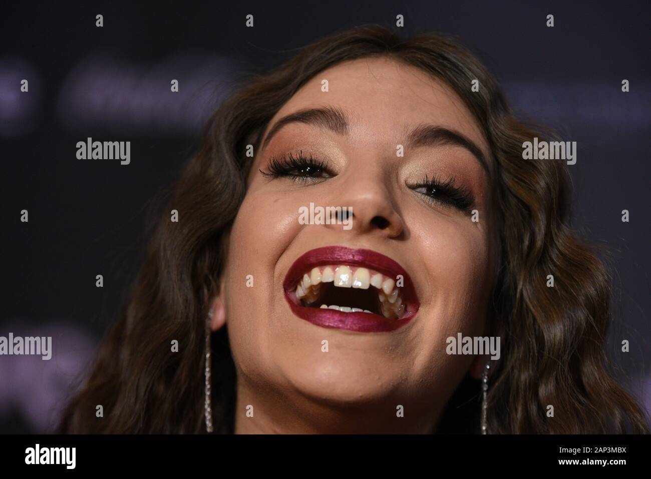 Sängerin Ana Guerra besucht einen fotoauftrag vor der Odeon Music Awards Gala im Royal Theater in Madrid. Stockfoto