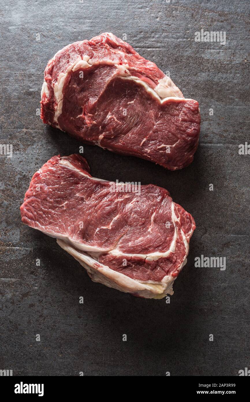 Beef Rib Eye Steak auf Schiefer - Oben auf Ansicht Stockfoto