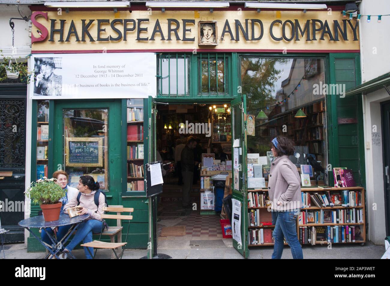 Shakespeare and Company englischsprachige Buchhandlung in Paris, berühmt als Rückzugsort für ausländische Schriftsteller und Künstler Stockfoto