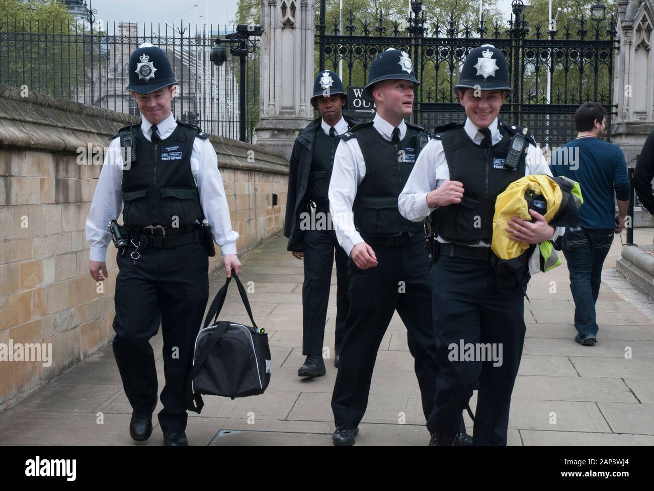 Polizei im Palast von Westminster, London Stockfoto