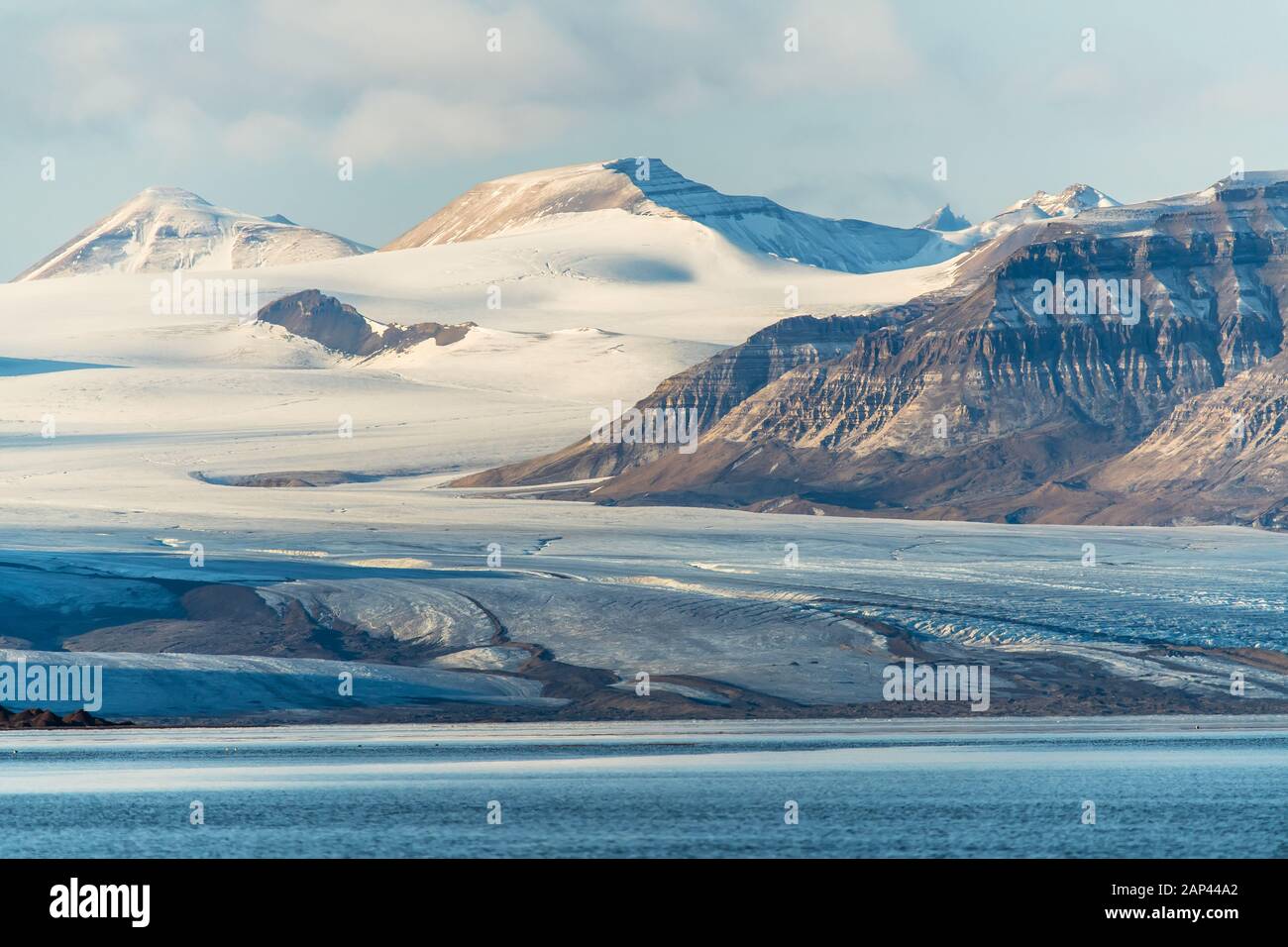 Arktische Gletscherlandschaft - erstaunliche Polarregion Stockfoto