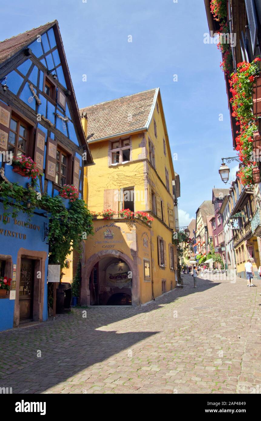 Rue General de Gaulle, Riquewihr, Frankreich Stockfoto