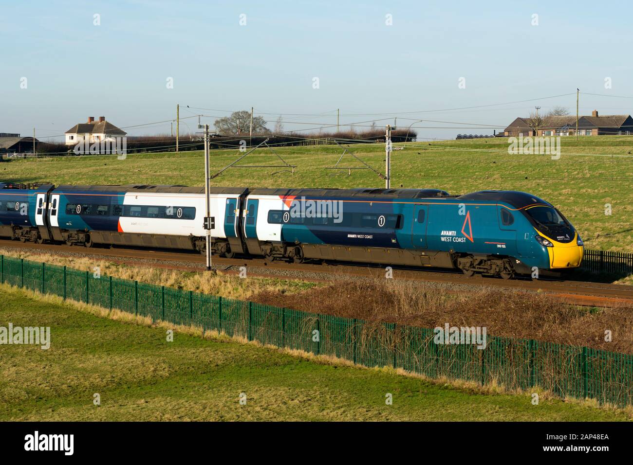 Avanti Westküste Pendolino train auf der West Coast Main Line, Northamptonshire, Großbritannien Stockfoto