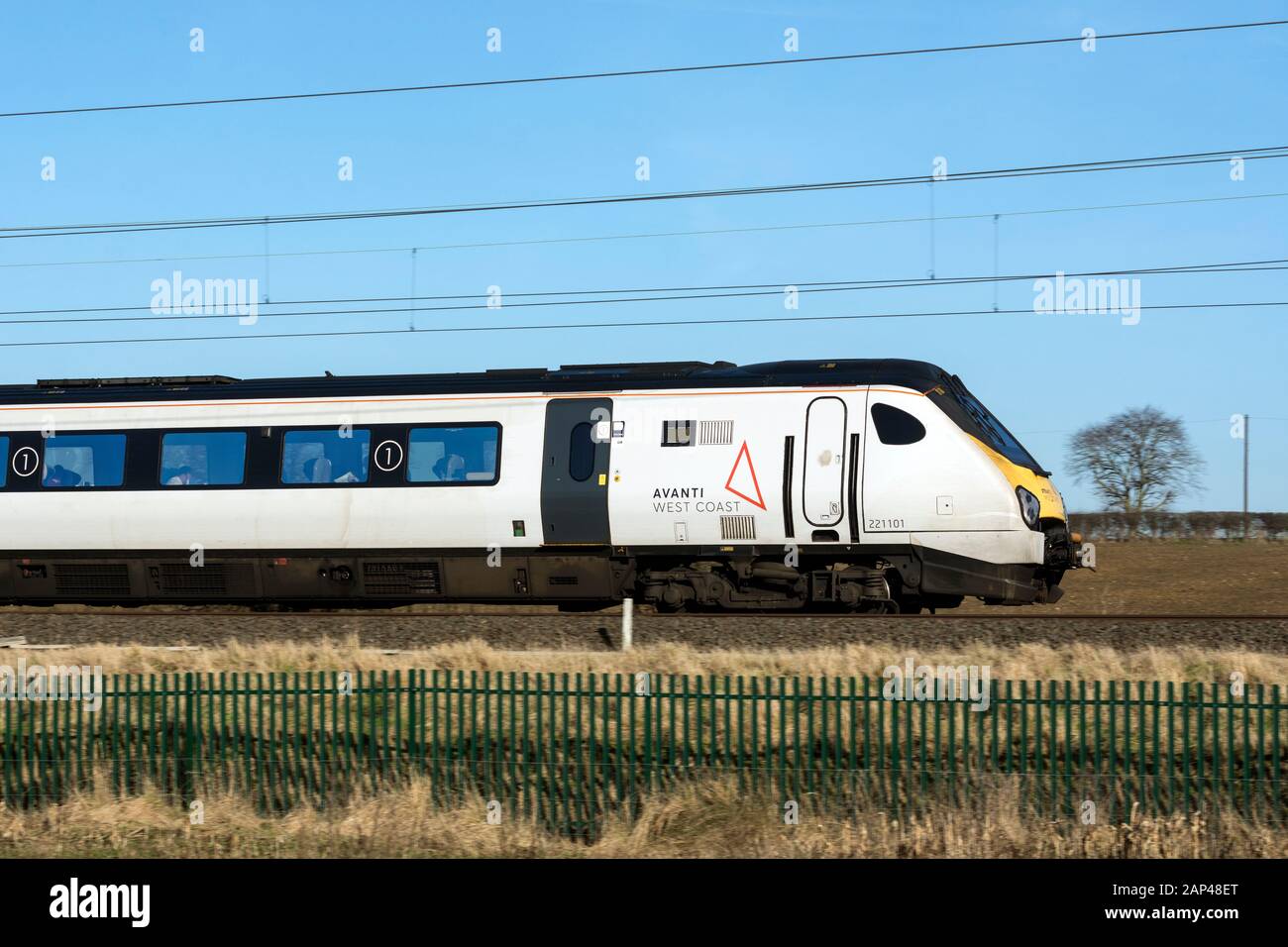 Avanti Westküste Klasse 221 Super Voyager diesel Zug auf der West Coast Main Line, Northamptonshire, Großbritannien Stockfoto