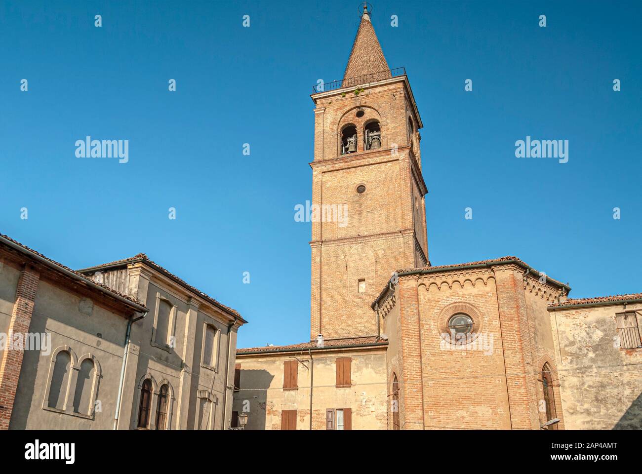 Kirche Chiesa San Michele Arcangelo in der historischen Innenstadt von Busseto, Italien. Stockfoto