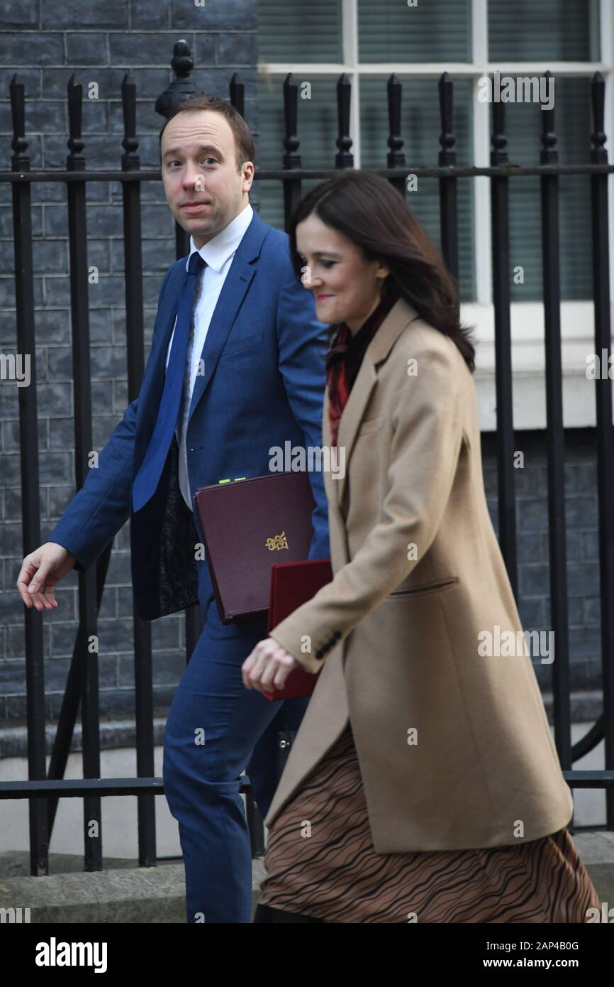 Gesundheit und Soziales Sekretärin Matt Hancock und Umwelt, Ernährung und Angelegenheiten des ländlichen Raums Sekretär Theresa Villiers kommen für eine Kabinettssitzung in Downing Street, London. Stockfoto