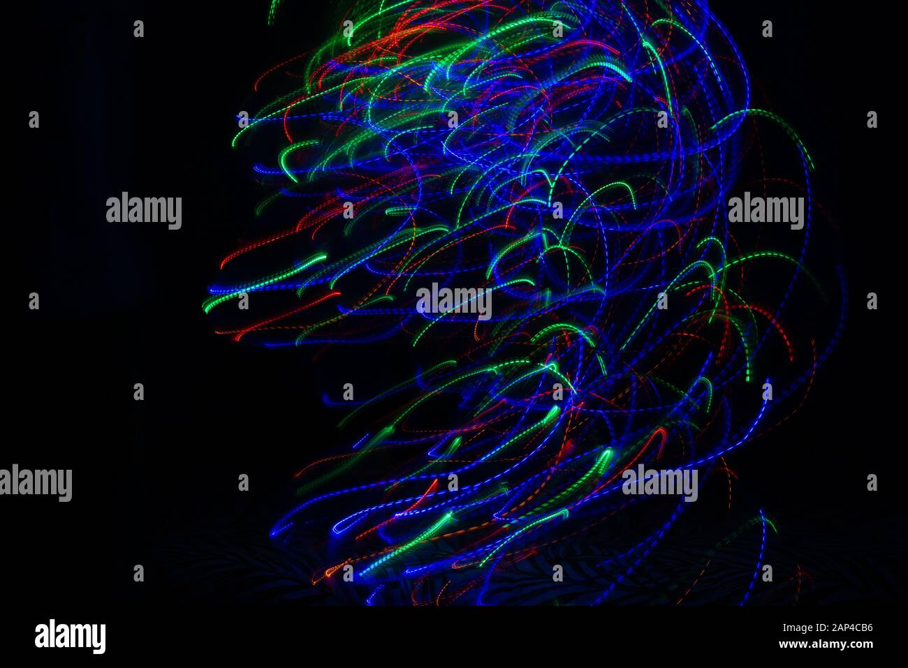 Licht Farbe Swirl in dunklen Zimmer Stockfoto